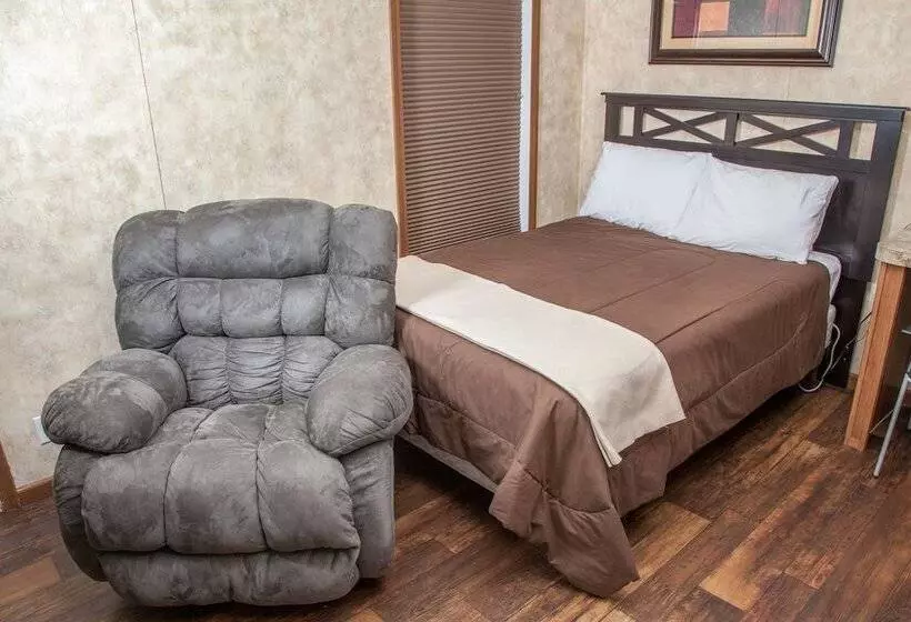 Motelli Cuero Oilfield Housing