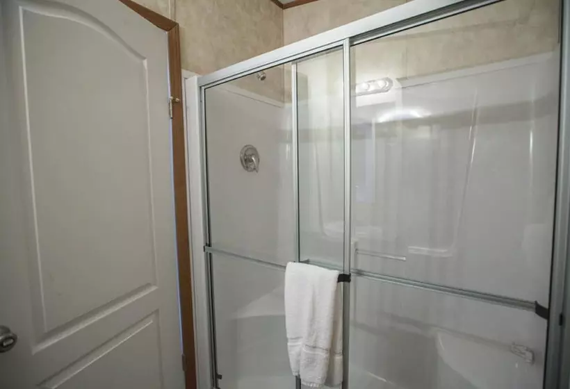 Motelli Cuero Oilfield Housing