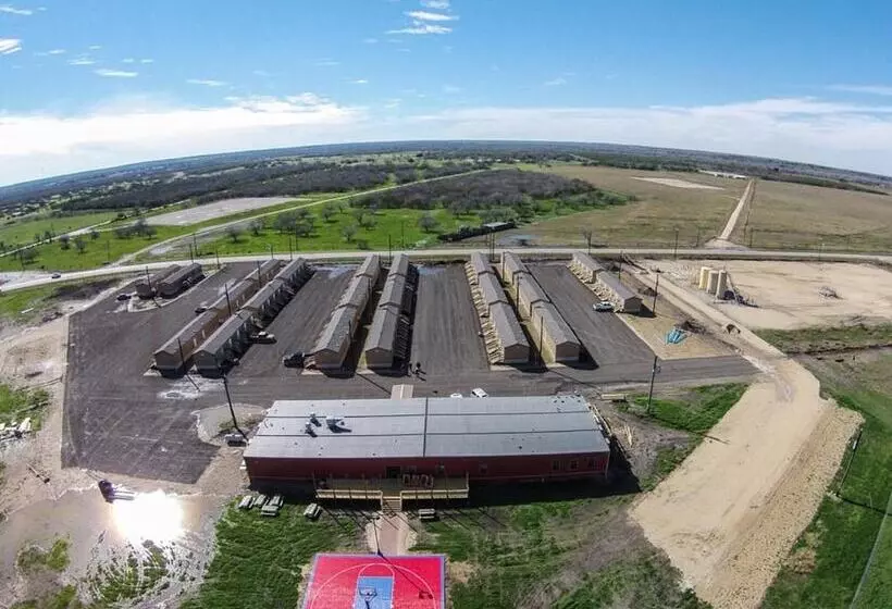 Motelli Cuero Oilfield Housing