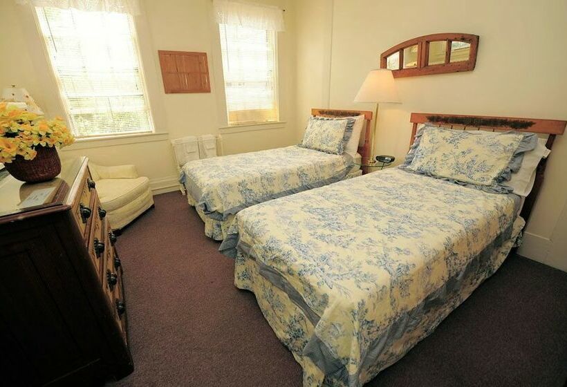 Пансион Languedoc Inn & 3 Hussey St Guest House