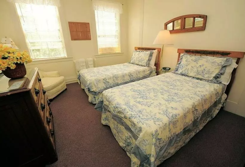 ペンション Languedoc Inn & 3 Hussey St Guest House