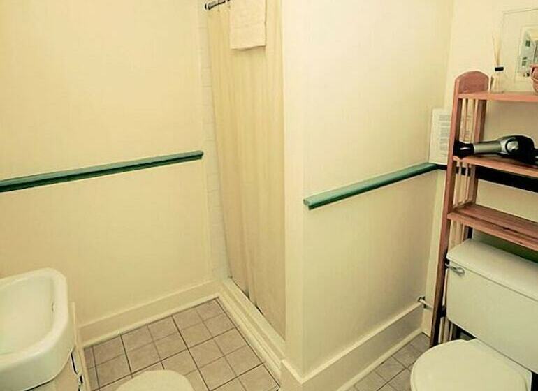 Пансион Languedoc Inn & 3 Hussey St Guest House