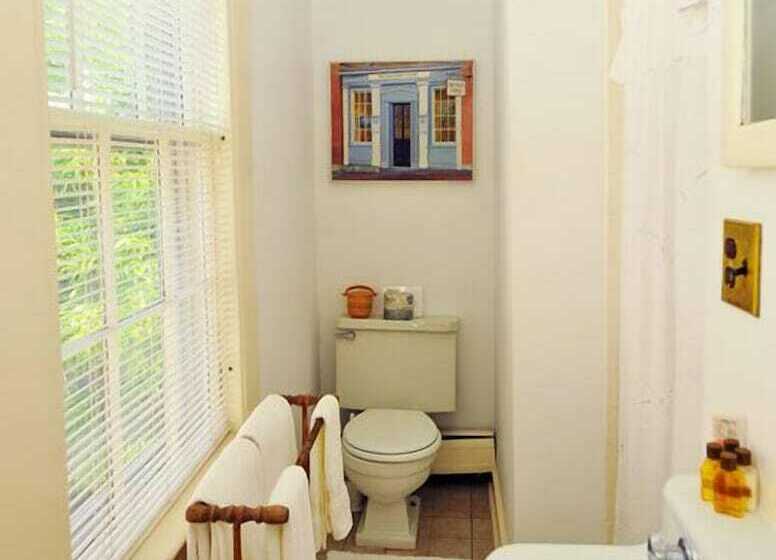 Пансион Languedoc Inn & 3 Hussey St Guest House