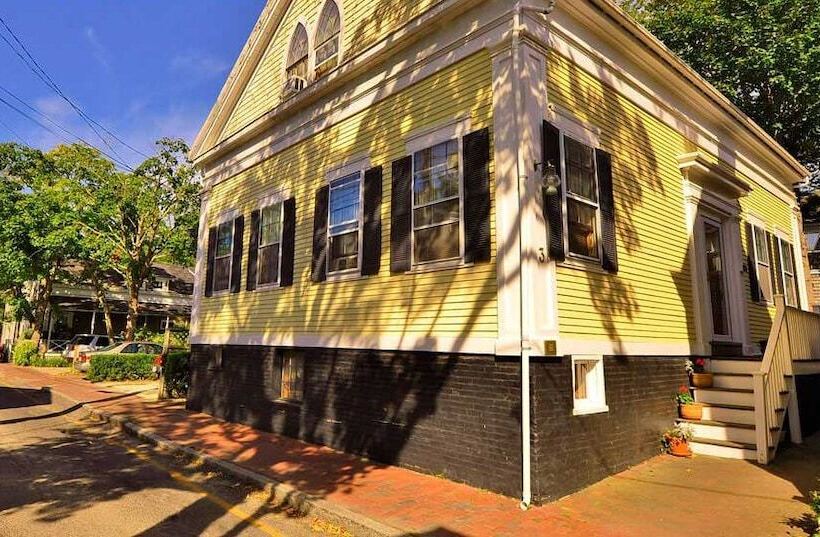 Пансион Languedoc Inn & 3 Hussey St Guest House