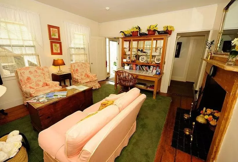 ペンション Languedoc Inn & 3 Hussey St Guest House