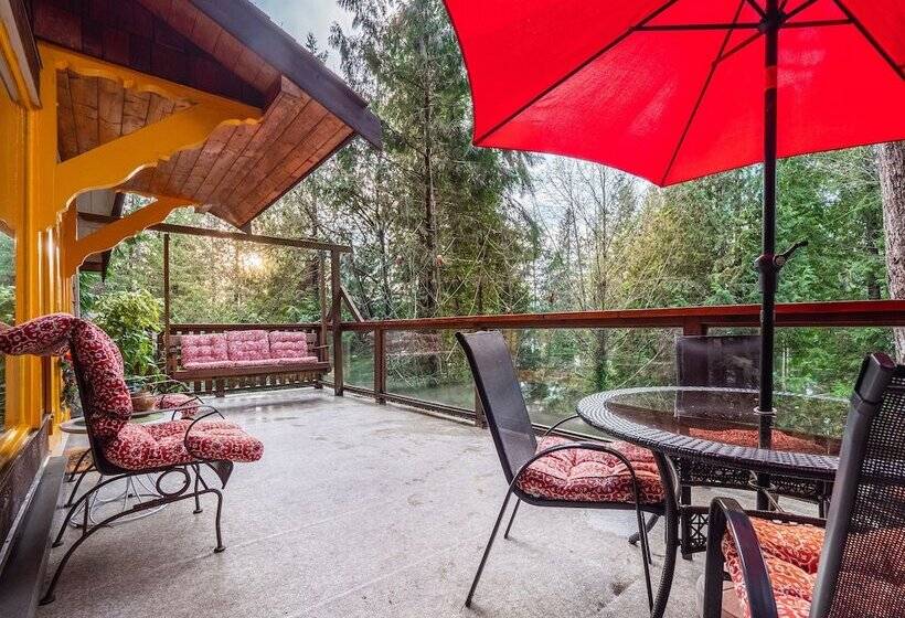 The Tree House Cottage