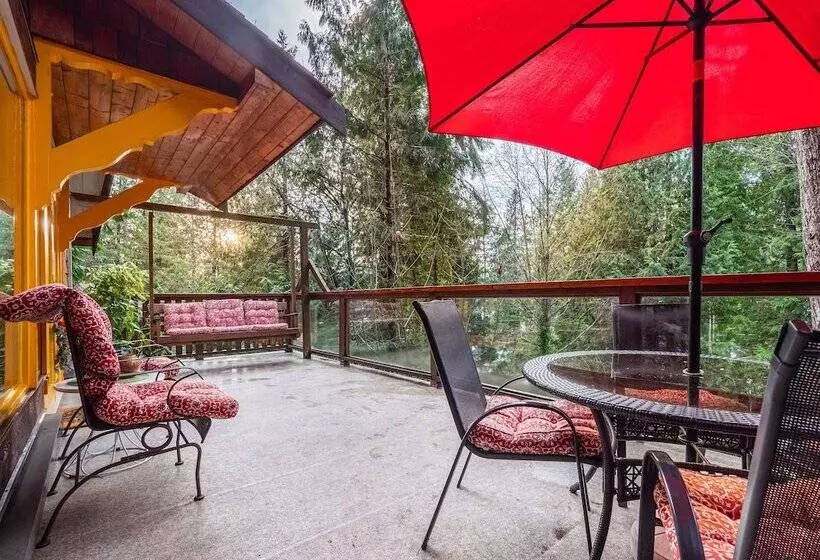 The Tree House Cottage