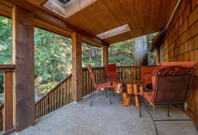 The Tree House Cottage