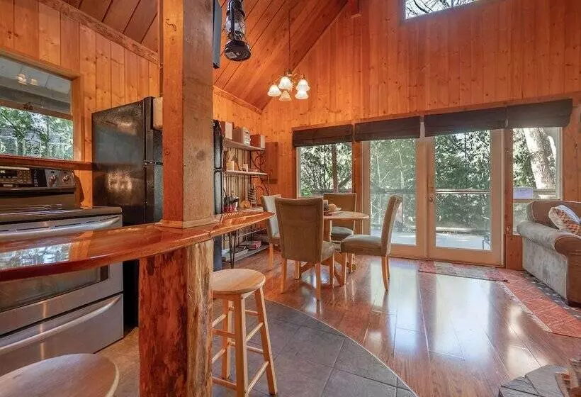 The Tree House Cottage