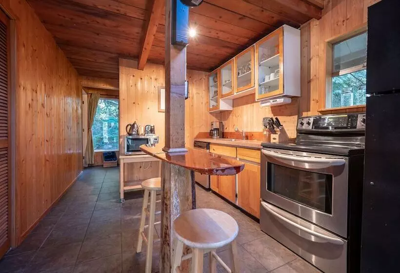 The Tree House Cottage