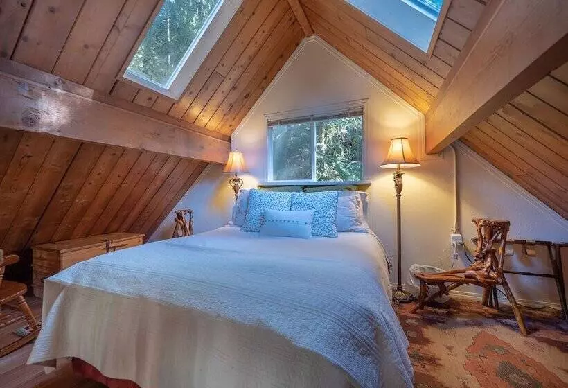 The Tree House Cottage