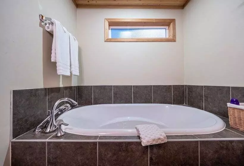 The Tree House Cottage