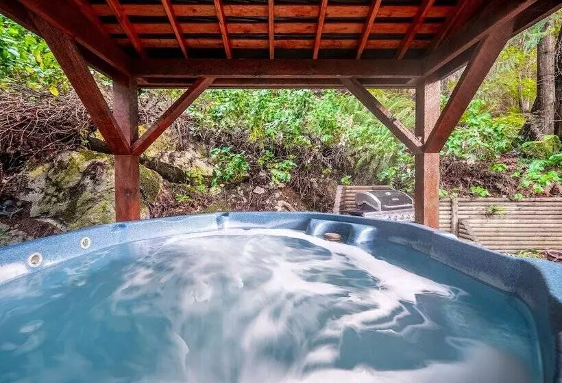 The Tree House Cottage