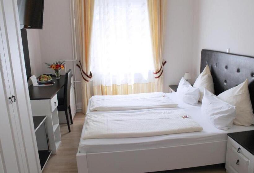 Hotel Am Schloss Biebrich