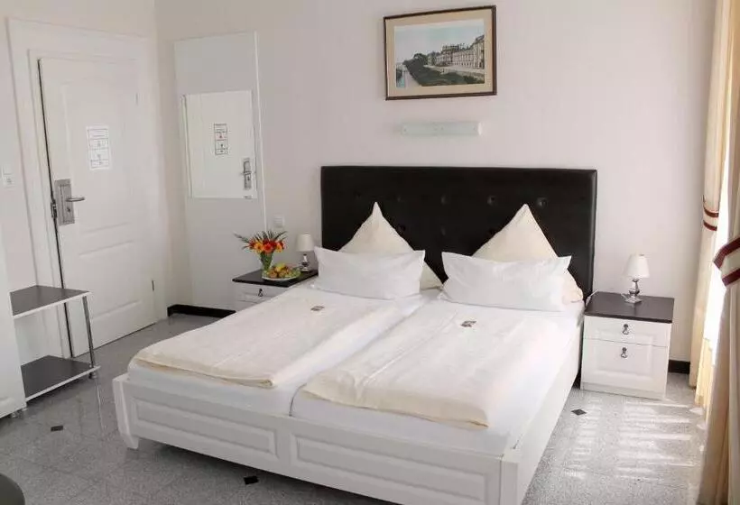 בית מלון כפרי Am Schloss Biebrich