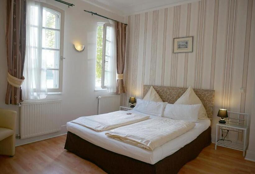 Hotel Am Schloss Biebrich