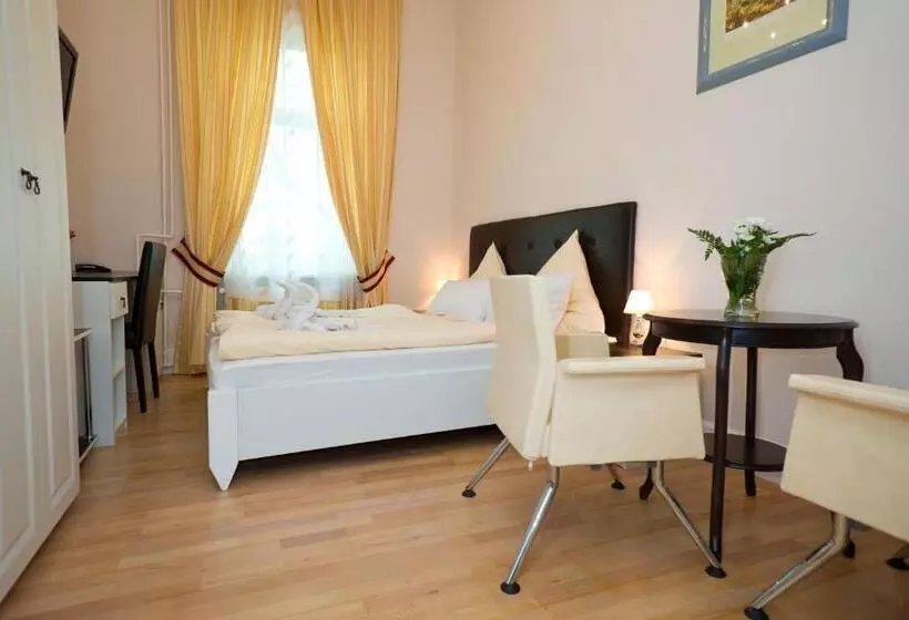 בית מלון כפרי Am Schloss Biebrich