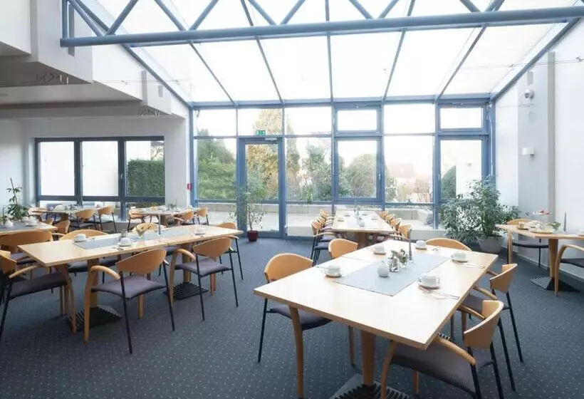 Отель Am Stadtpark