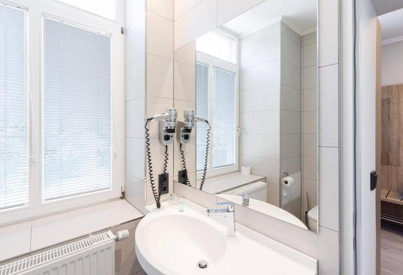 هتل Restaurant Bismarckturm