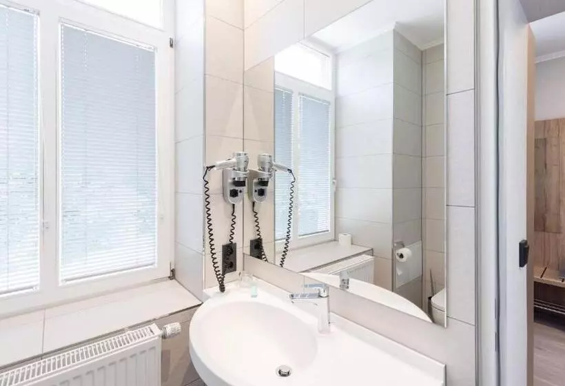 هتل Restaurant Bismarckturm