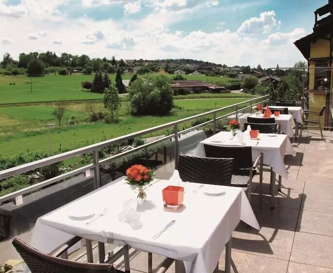 Hotel Wo Der Hahn Kräht