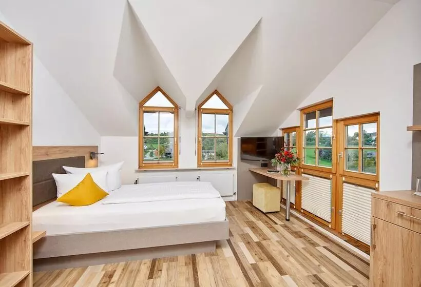 Hotel Wo Der Hahn Kräht