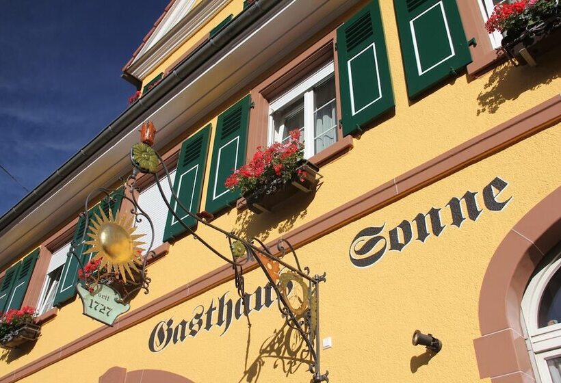 بنسيون Weinhotel / Gasthaus Zur Sonne