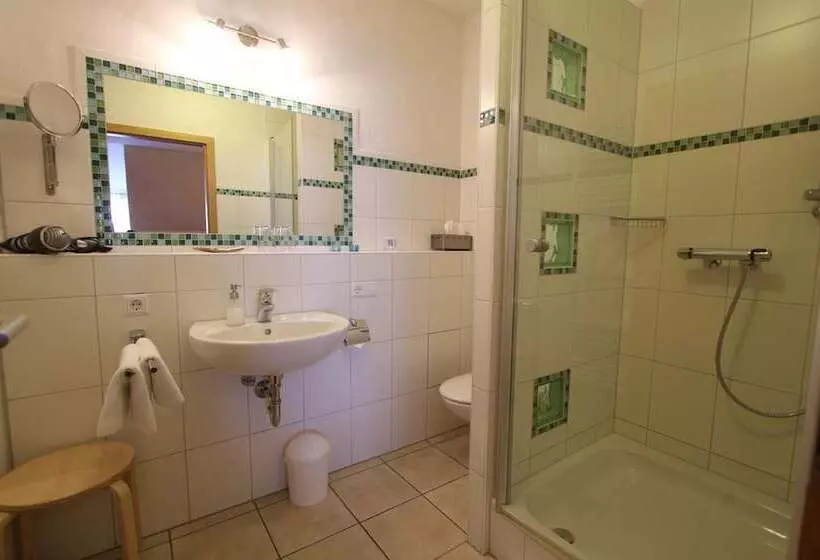 Пансион Weinhotel / Gasthaus Zur Sonne