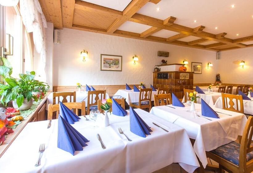 بنسيون Weinhotel / Gasthaus Zur Sonne