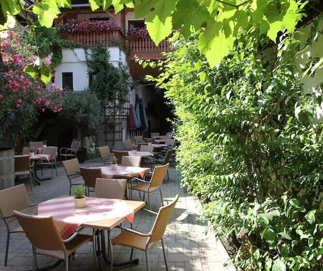 بنسيون Weinhotel / Gasthaus Zur Sonne