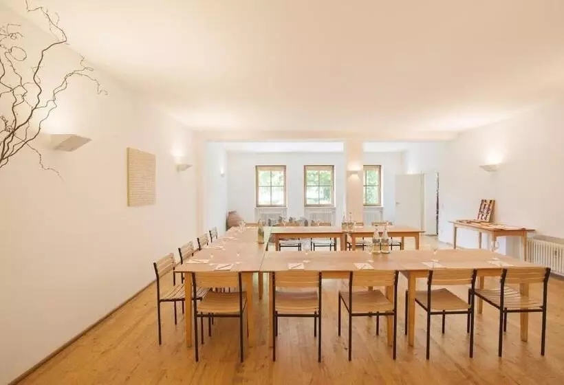 Отель Alter Wirt Gmbh In Grünwald