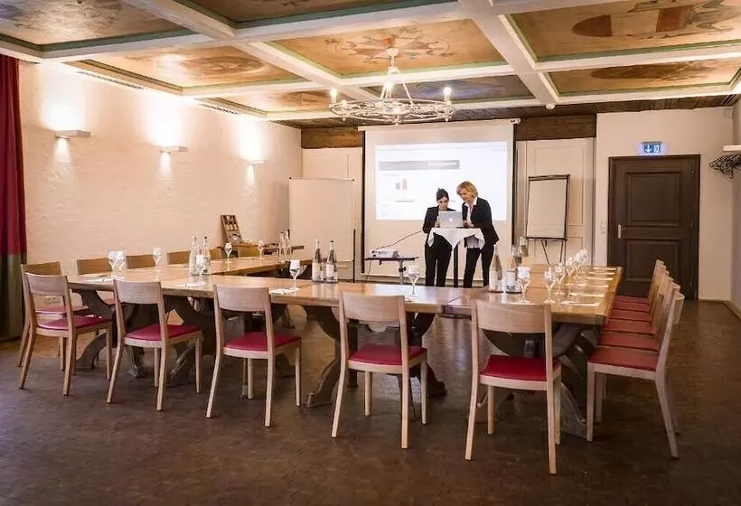 Отель Alter Wirt Gmbh In Grünwald