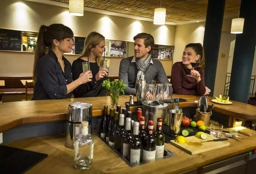 Отель Alter Wirt Gmbh In Grünwald