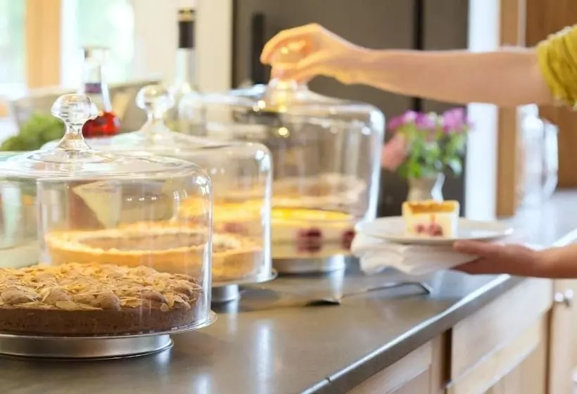 Отель Alter Wirt Gmbh In Grünwald