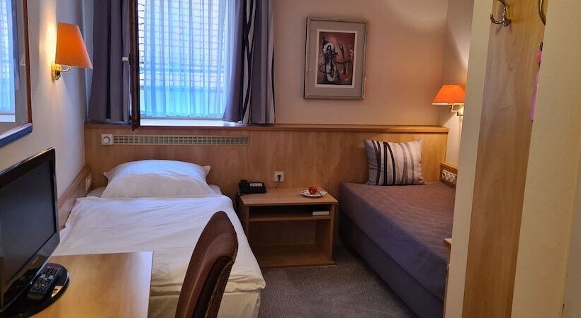 فندق Garni Am Ellinger Tor