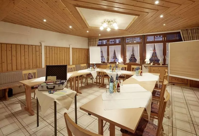 Отель Restaurant Lindenhof