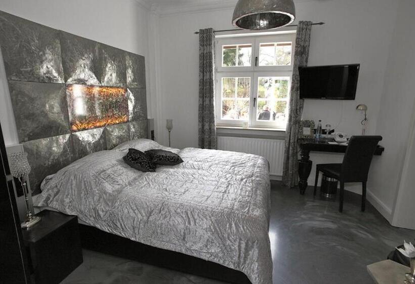 Villa Adelees Boutique