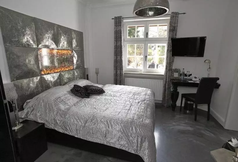 Villa Adelees Boutique