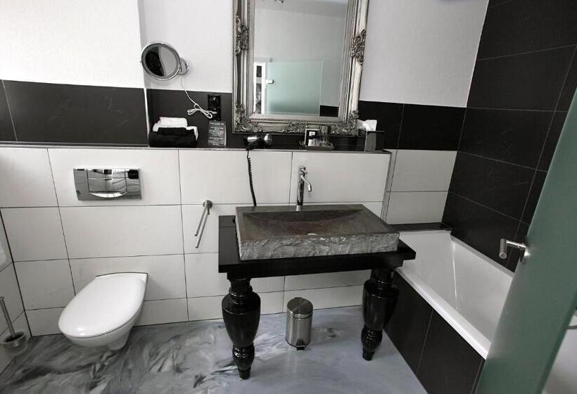 Villa Adelees Boutique