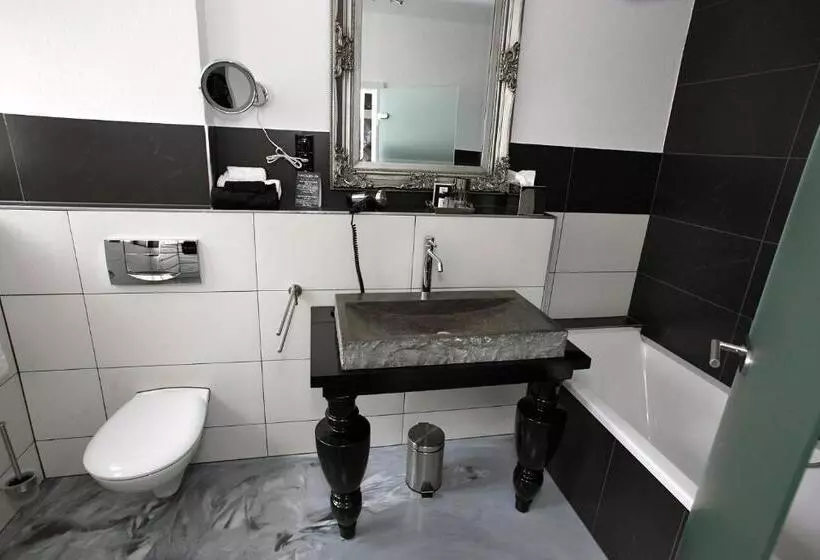 Villa Adelees Boutique