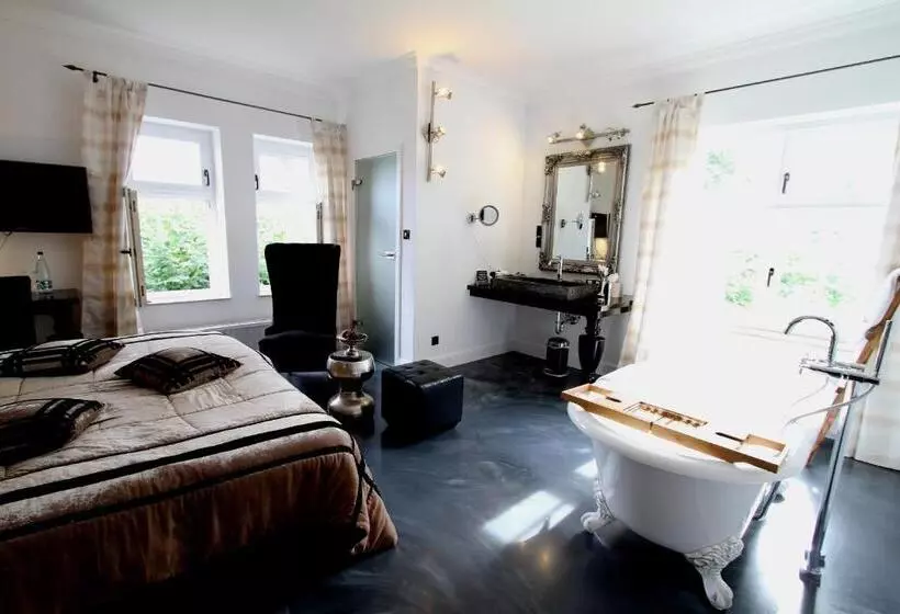 Villa Adelees Boutique