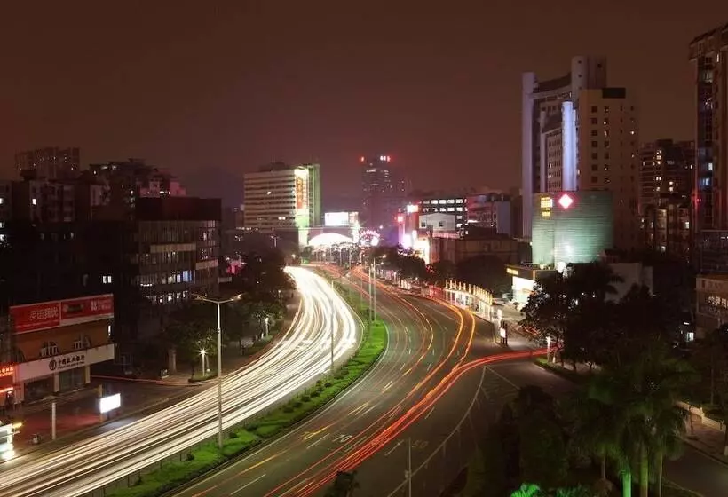בית מלון כפרי Downtown