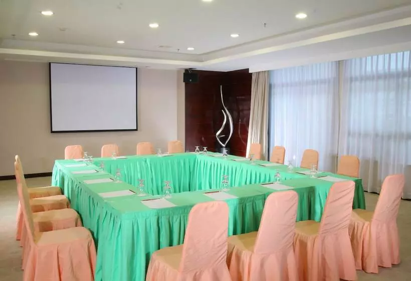 בית מלון כפרי Global Business