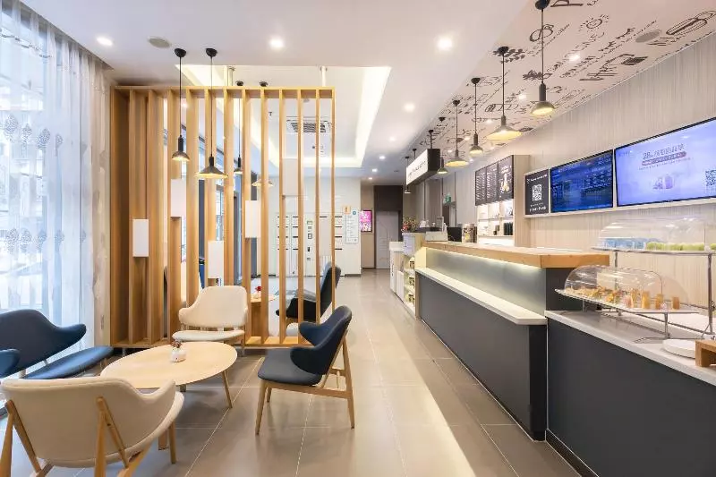 בית מלון כפרי Hanting Shenzhen Huaqiang Bei Metro Station