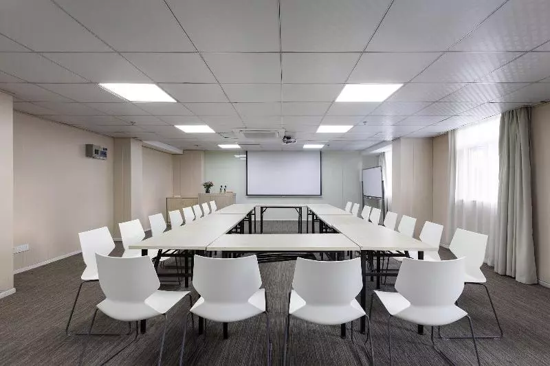 בית מלון כפרי Hanting Shenzhen Huaqiang Bei Metro Station