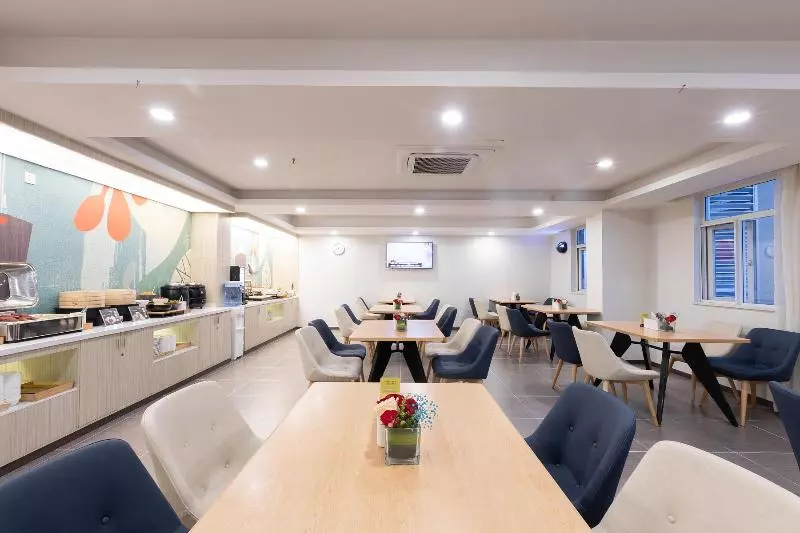 בית מלון כפרי Hanting Shenzhen Huaqiang Bei Metro Station