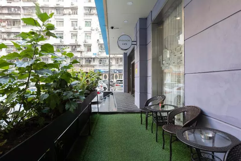 בית מלון כפרי Hanting Shenzhen Huaqiang Bei Metro Station