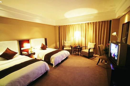 Otel Rising International City