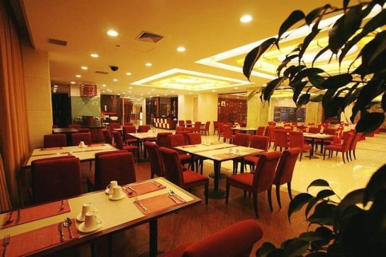 Otel Rising International City