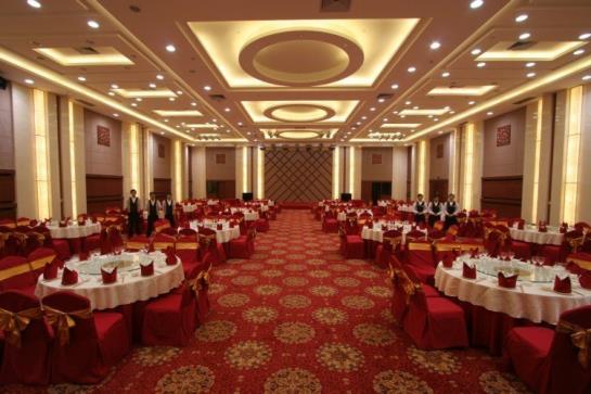 Otel Rising International City